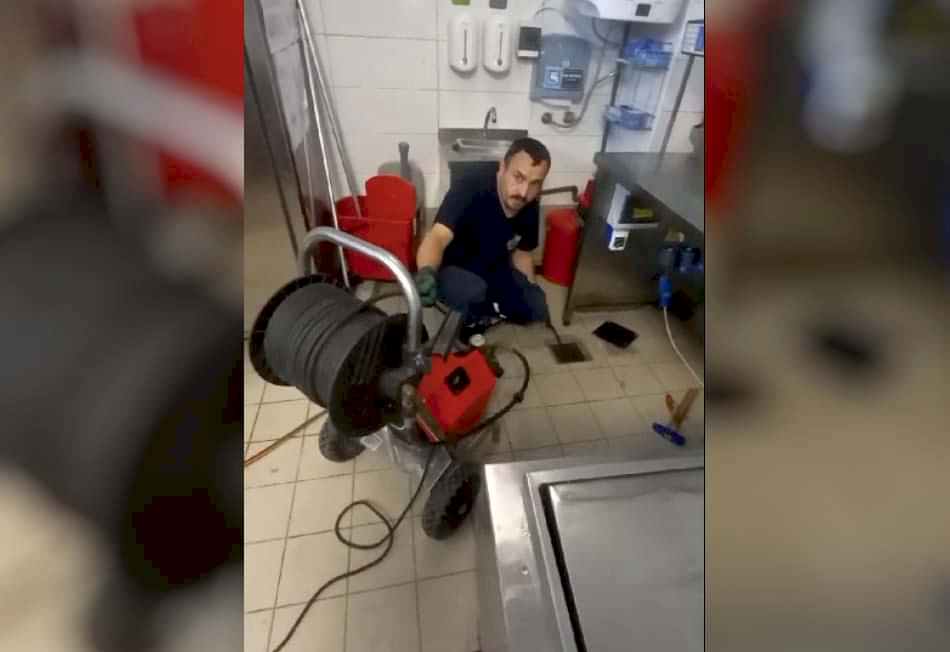 Yağlı Mutfak Gideri Yıkama